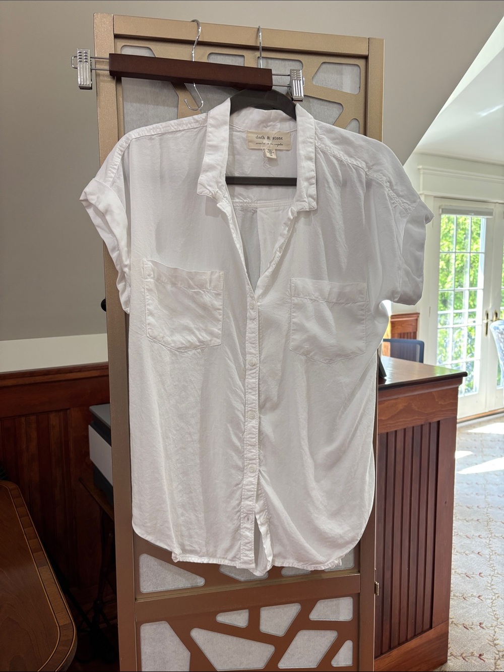 Rails White Short Sleeve Button-Down Shirt with Chest Pockets - Picture 1 of 2